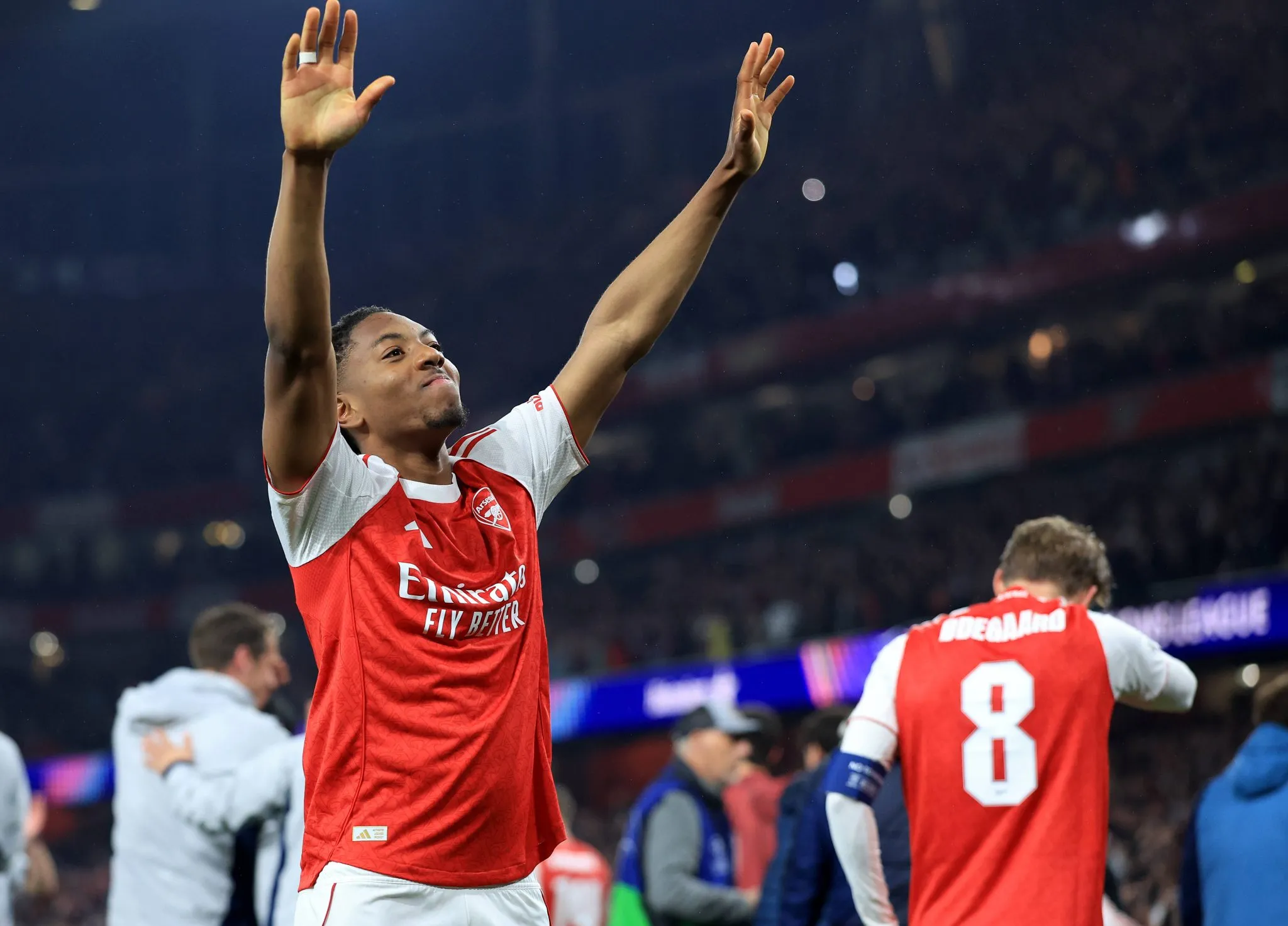 Lewis-Skelly comemora vit&oacute;ria do Arsenal