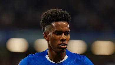 Incr&iacute;vel! 1&ordm; gol de Est&ecirc;v&atilde;o na Premier League decide Chelsea e Liverpool no &uacute;ltimo lance