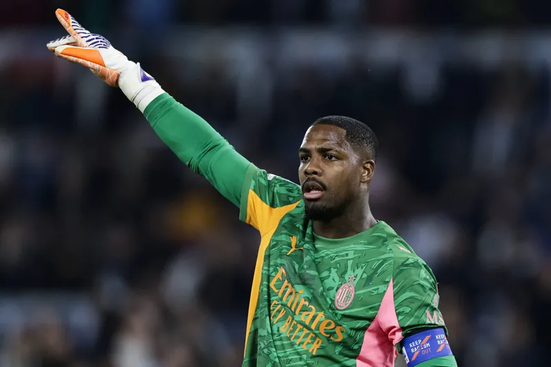 Mike Maignan pela Fran&ccedil;a