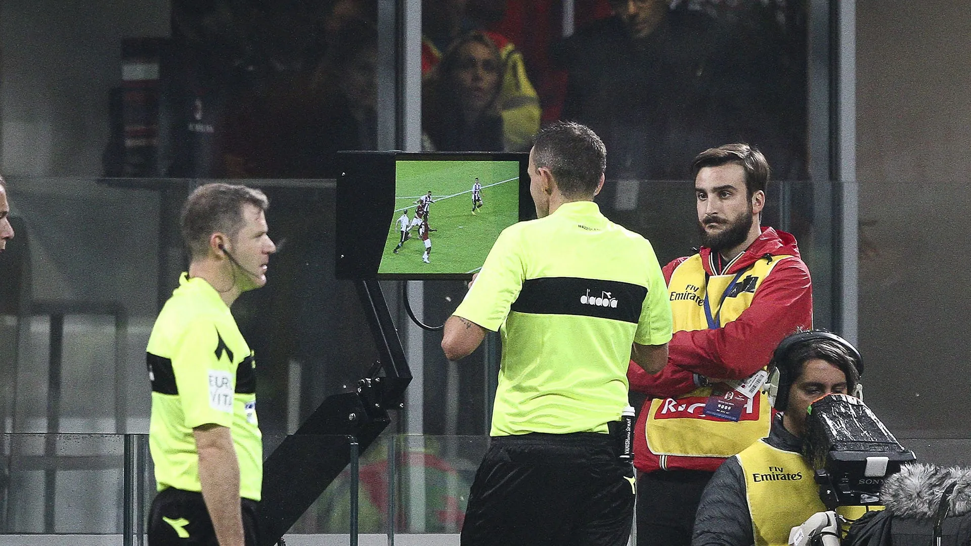 A pedido dos clubes, It&aacute;lia se colocou &agrave; disposi&ccedil;&atilde;o para testar desafios no protocolo do VAR