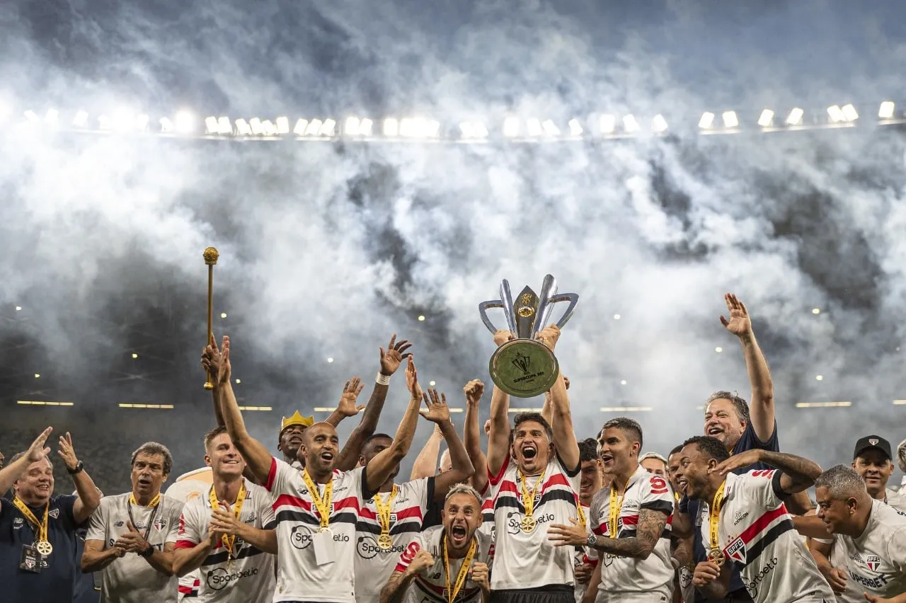 Supercopa tem a emo&ccedil;&atilde;o que um cl&aacute;ssico com duas torcidas&nbsp;merece: S&atilde;o Paulo vence o Palmeiras nos p&ecirc;naltis e &eacute; campe&atilde;o