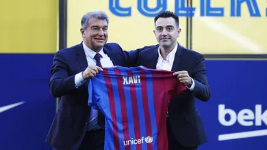 Presidente do Barcelona revela por que demitiu Xavi logo ap&oacute;s firmar perman&ecirc;ncia