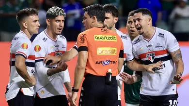 S&atilde;o Paulo at&eacute; pode reclamar de p&ecirc;nalti discut&iacute;vel, mas faltou repert&oacute;rio em elimina&ccedil;&atilde;o