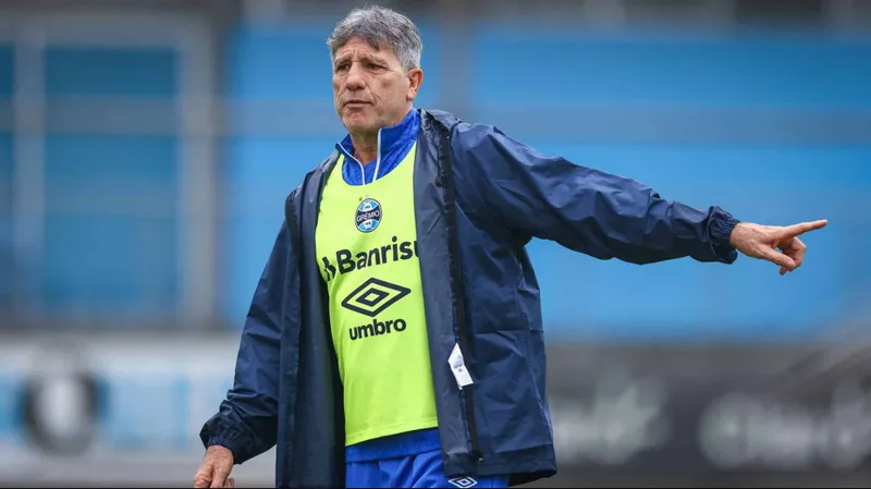 Renato em treinamento do Gr&ecirc;mio no CT Luiz Carvalho