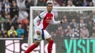 &lsquo;Que falha&rsquo;: Gabriel Magalh&atilde;es &eacute; alvo de cr&iacute;ticas em mais uma derrota do Arsenal