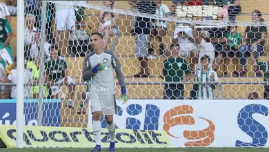 Prass se redime de falha defendendo mais um p&ecirc;nalti em momento crucial do Palmeiras