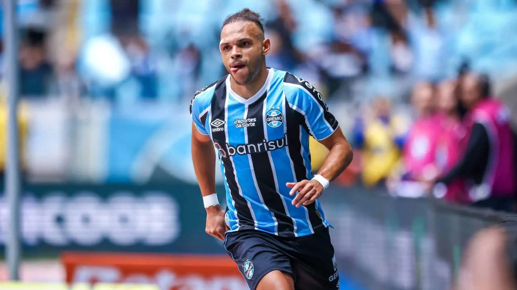 Carisma, jiu-jitsu e gols: como Braithwaite conquistou rapidamente a torcida do Gr&ecirc;mio