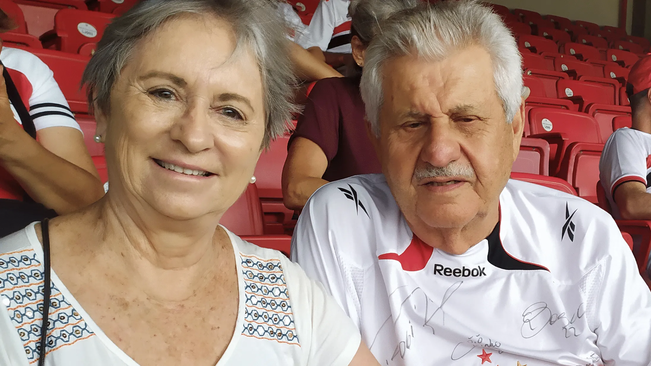 &lsquo;Entro no Morumbi e me arrepio&rsquo;: lendas de S&atilde;o Paulo e Milan atraem fam&iacute;lias e torcedores de outros estados