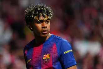 Yamal n&atilde;o comemora gol de Lewandowski na vit&oacute;ria do Barcelona e se desentende com Flick