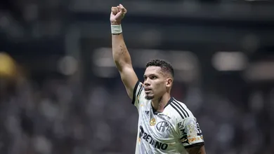 De flop na Alemanha a convocado para Sele&ccedil;&atilde;o: Paulinho deve muito ao Atl&eacute;tico-MG e sabe disso