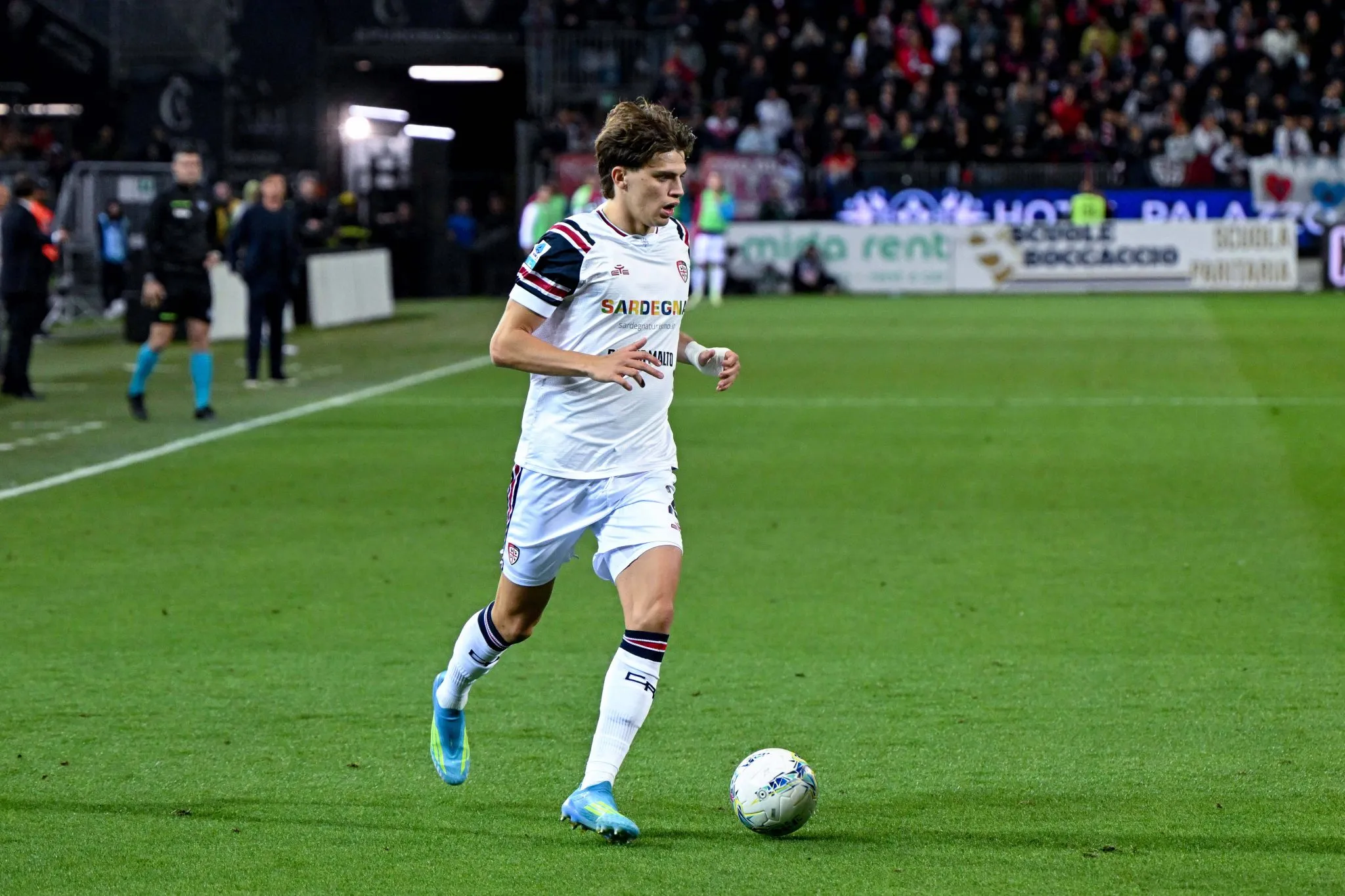 Marco Palestra em a&ccedil;&atilde;o pelo Cagliari. Foto: IMAGO/LaPresse