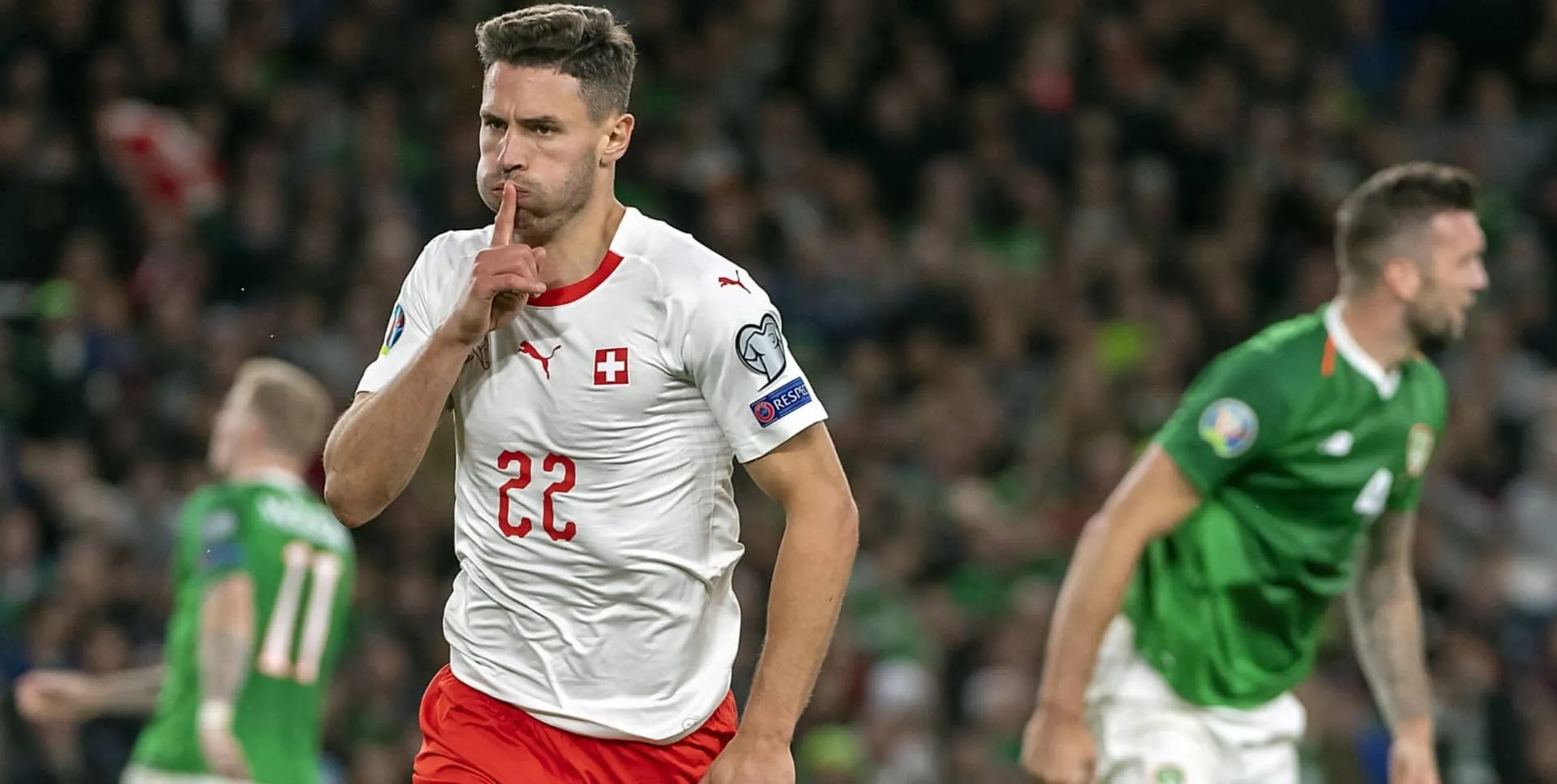 A Su&iacute;&ccedil;a botou a Irlanda na roda e marcou um gol que &eacute; deleite a quem gosta de bons passes