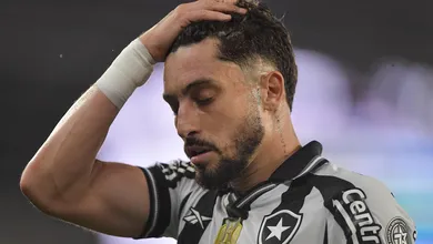 Come&ccedil;ou em abril, terminou em setembro: Botafogo cai na Copa do Brasil em reflexo de planos ruins
