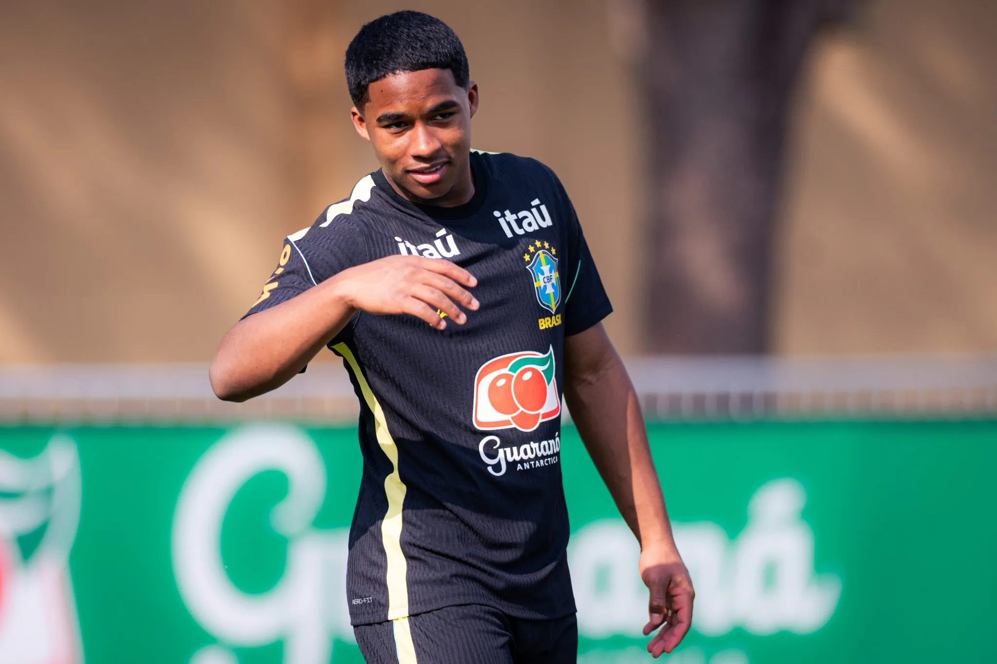 Endrick durante treino da sele&ccedil;&atilde;o brasileira 