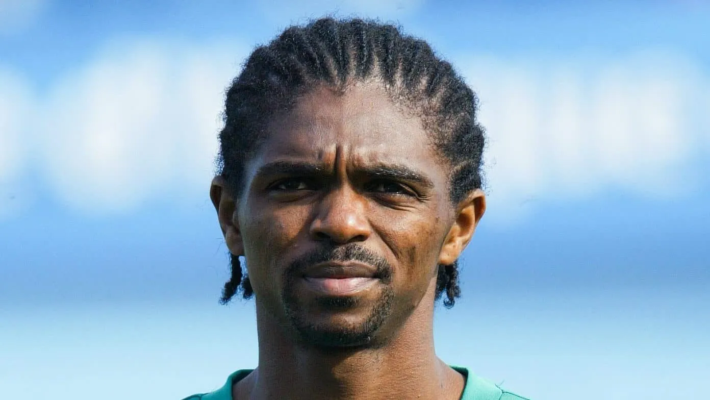Algoz ol&iacute;mpico do Brasil de Ronaldo e Rivaldo, Kanu completa 48 anos