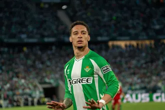 Antony iguala feito de pentacampe&atilde;o e refor&ccedil;a protagonismo no Betis &agrave;s v&eacute;speras da Copa do Mundo