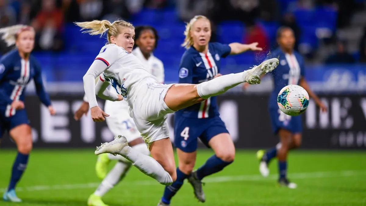 Com recorde de p&uacute;blico, Lyon venceu o grande cl&aacute;ssico do futebol franc&ecirc;s feminino contra o PSG