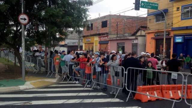 N&atilde;o se entra na passarela sem ingresso (Foto: Felipe Lobo/Trivela)