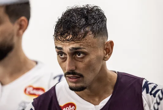 No &uacute;ltimo dia de janela, clubes japoneses tomam decis&atilde;o sobre Pituca, do Santos