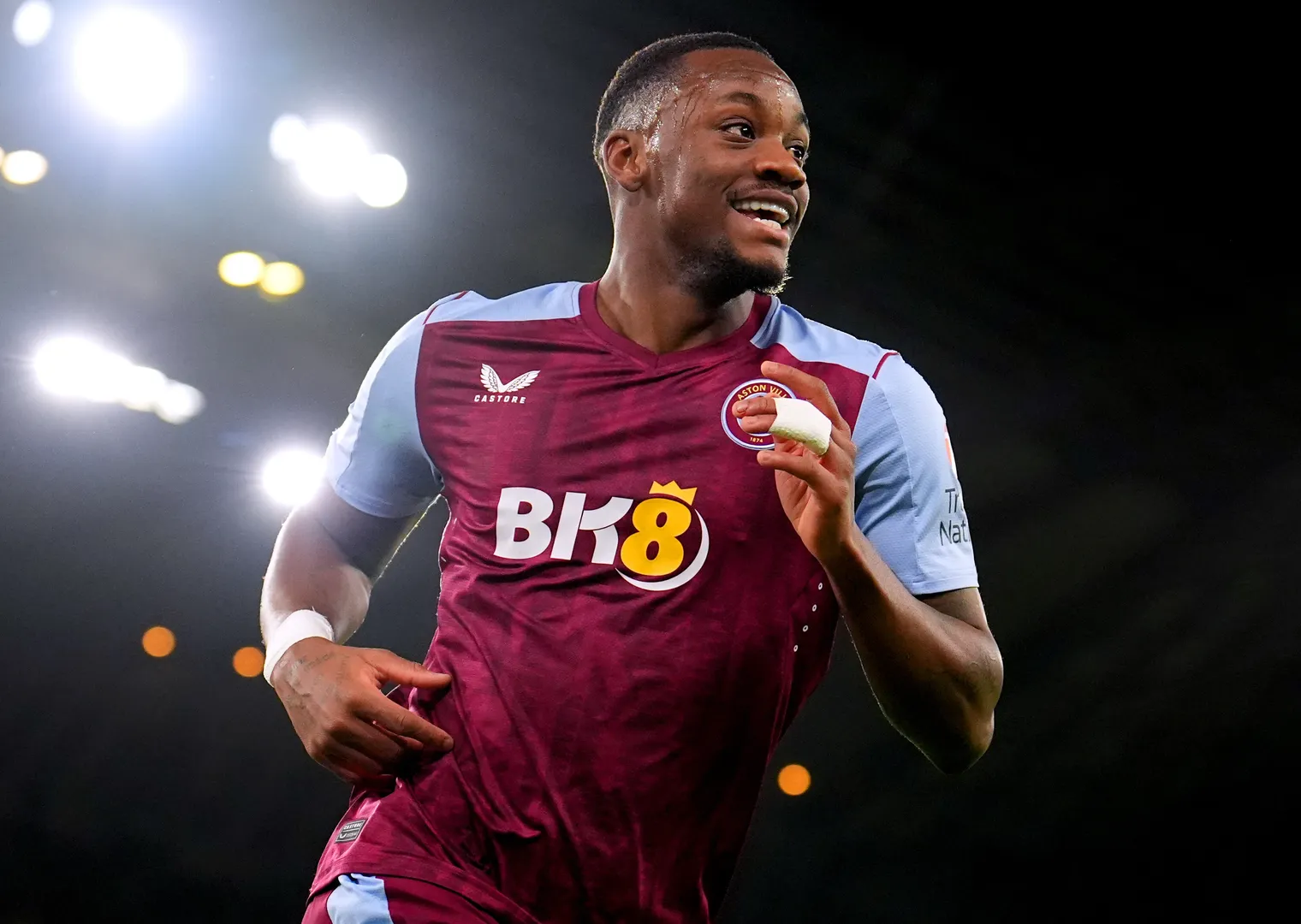 Jhon Dur&aacute;n tem feito gols importantes pelo Aston Villa (Foto: Icon Sport)
