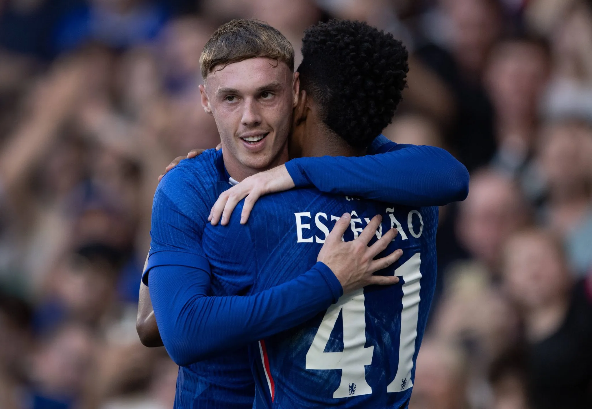 Palmer e Est&ecirc;v&atilde;o se abra&ccedil;am