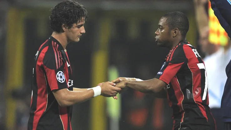 Berlusconi:  &ldquo;Espero que s&oacute; saia um entre Pato e Robinho&rdquo;