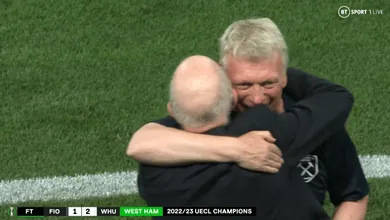 Foi emocionante o abra&ccedil;o de David Moyes em seu pai, de 87 anos, ap&oacute;s conquistar a Conference