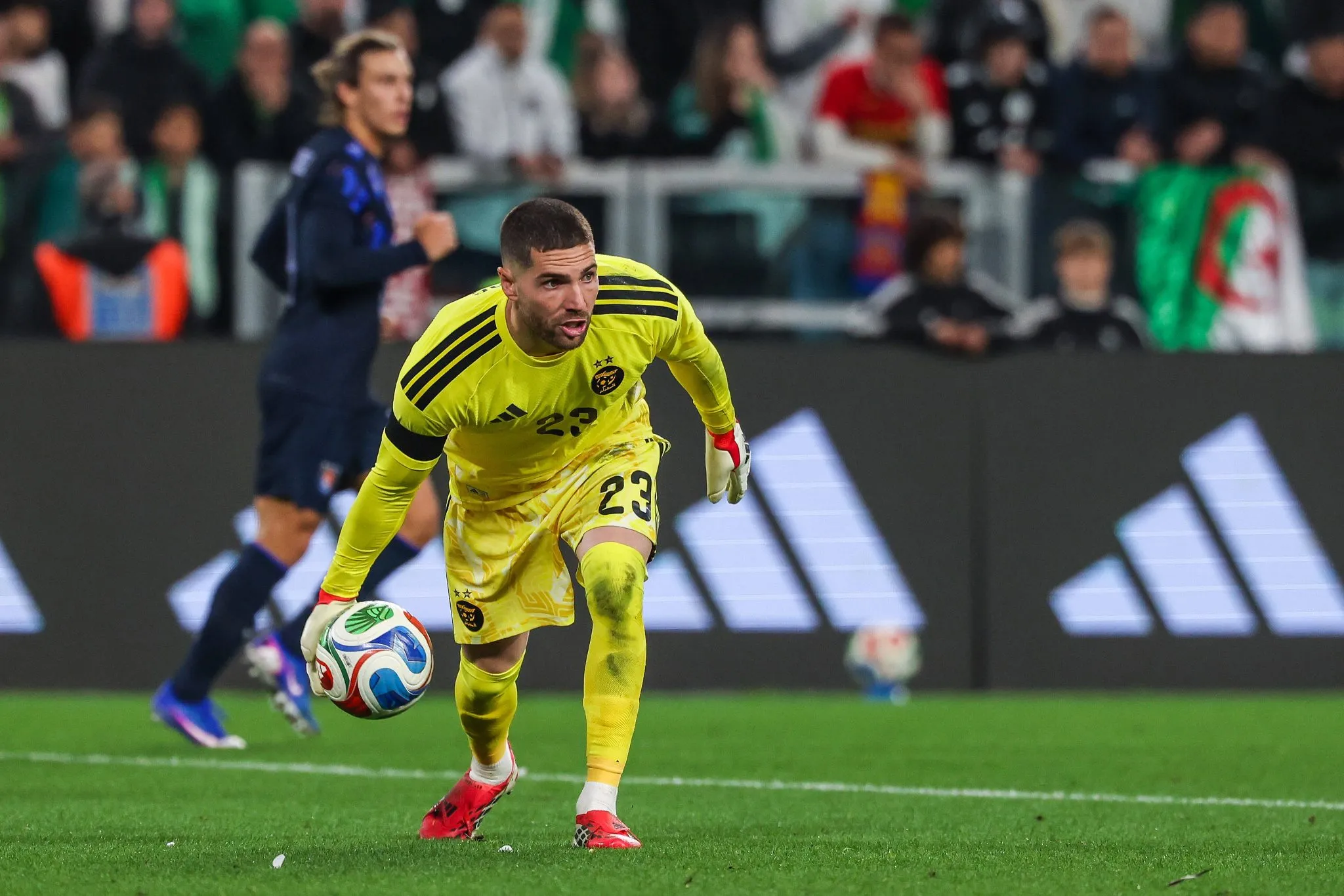 Luca Zidane em a&ccedil;&atilde;o pelo sele&ccedil;&atilde;o argelina. Foto: IMAGO/SportImage