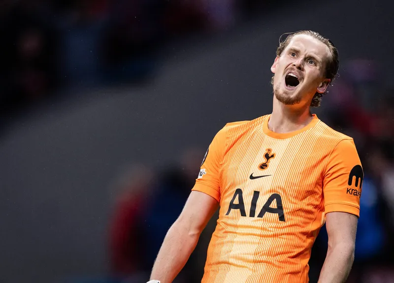 Kinsky ap&oacute;s falha em jogo do Tottenham