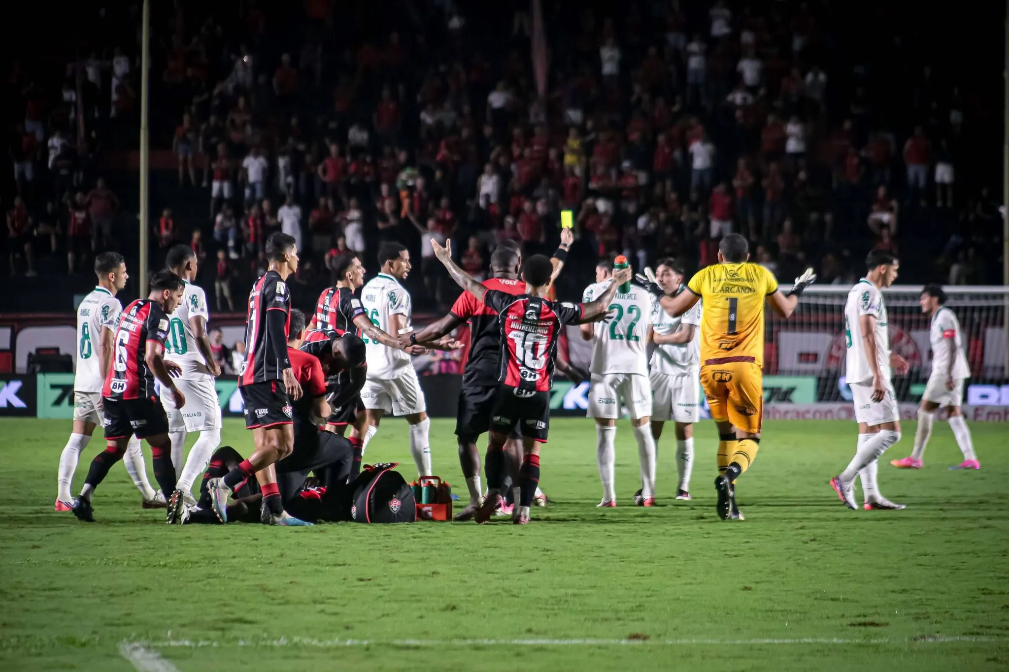 Palmeiras e Vit&oacute;ria ficou marcado por quest&otilde;es sobre a arbitragem (Foto: IMAGO / Pera Photo Press)