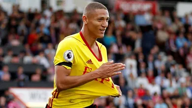 Richarlison: &ldquo;J&aacute; apontaram uma arma para minha cara, jogar contra o Chelsea &eacute; bem mais f&aacute;cil&rdquo;