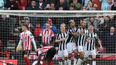 No primeiro cl&aacute;ssico ap&oacute;s oito anos, Newcastle n&atilde;o perdoou os erros do rival e eliminou o Sunderland da FA Cup