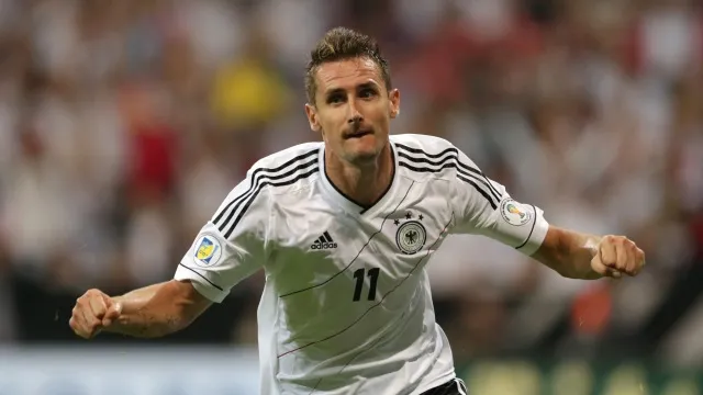 Klose se torna o maior goleador da sele&ccedil;&atilde;o, mas falta ir al&eacute;m
