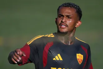 Wesley retorna aos gramados ap&oacute;s corte pr&eacute;-Copa, mas &eacute; not&iacute;cia negativa para Roma em 1&ordm; teste