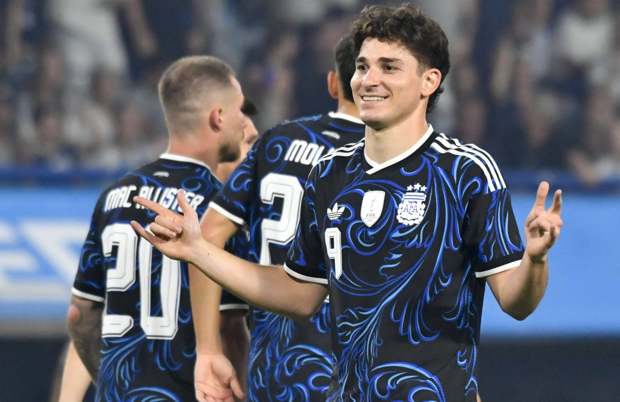 Juli&aacute;n chega em alta na Copa do Mundo. Foto: IMAGO / Fotobaires