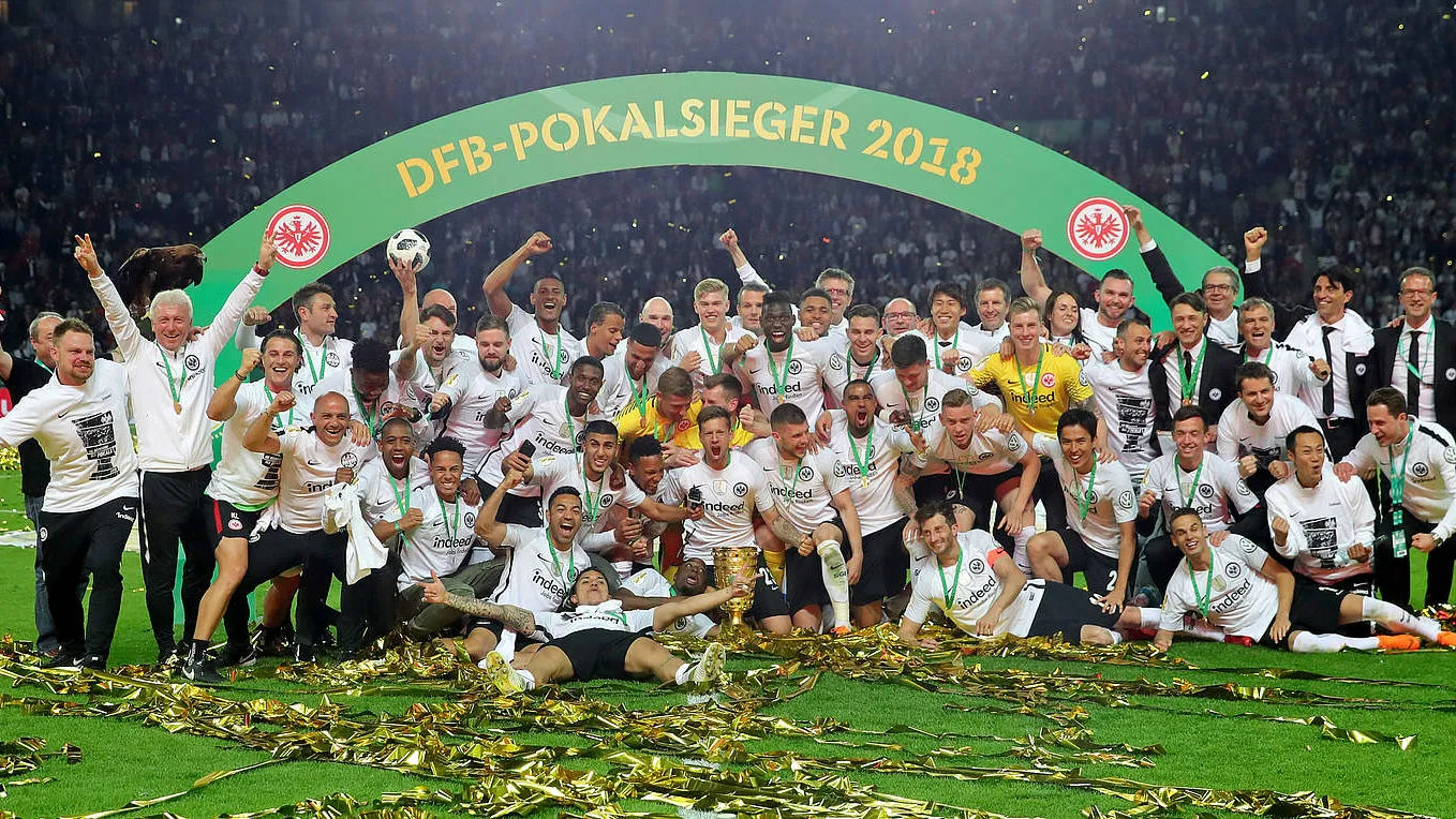 Com fim card&iacute;aco, Frankfurt derruba o Bayern e quebra jejum de 30 anos na Copa da Alemanha