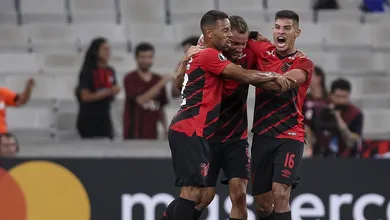 Athletico goleia Jorge Wilstermann por 4 a 0 com atua&ccedil;&atilde;o impec&aacute;vel do coletivo e brilho de Renan Lodi