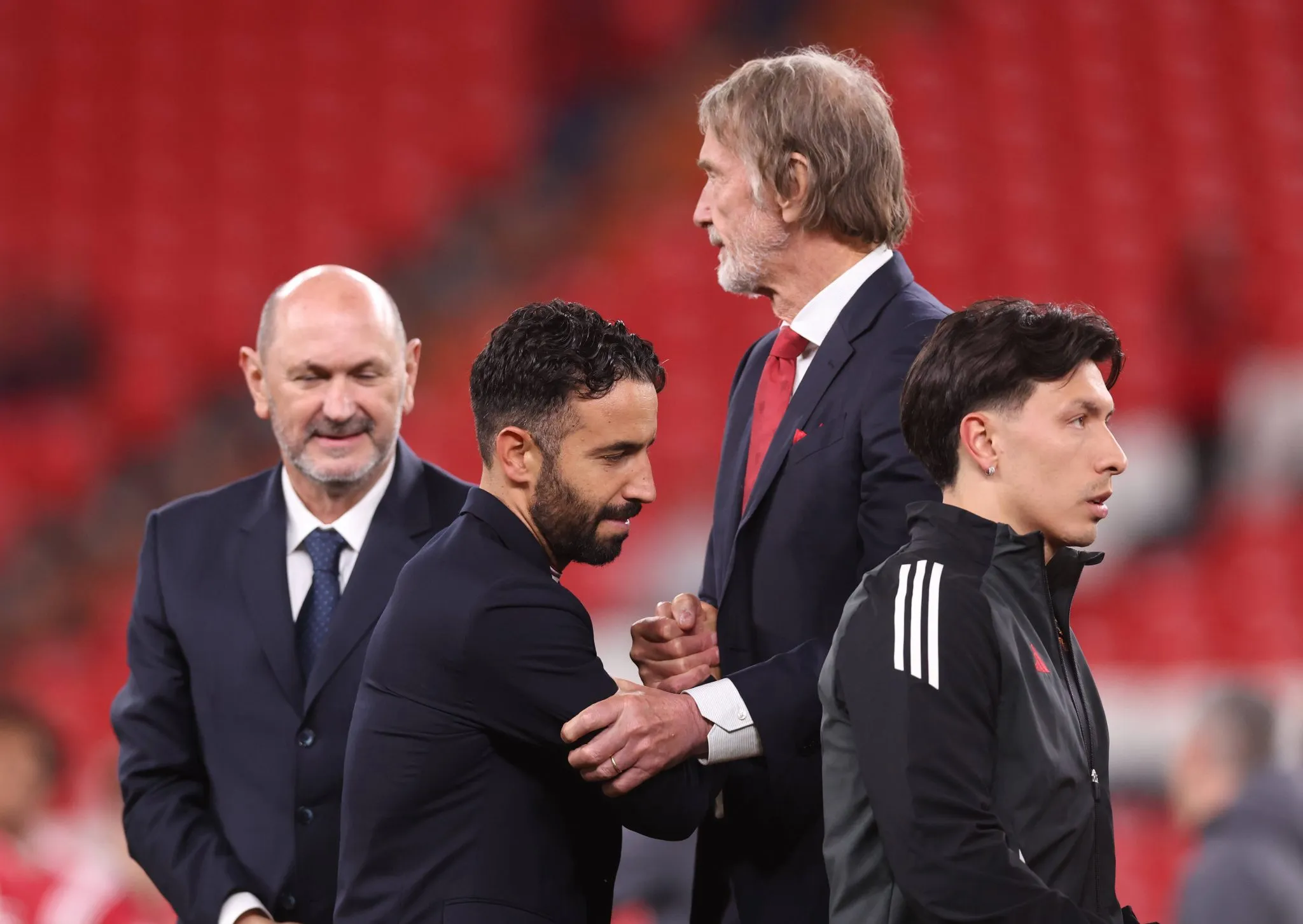 Sir Jim Ratcliffe, um dos donos do Manchester United, e R&uacute;ben Amorim (Foto: Imago)