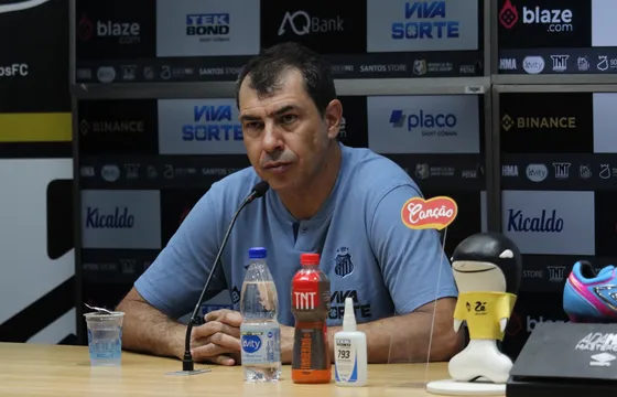 Vaiado por torcida do Santos, Carille se defende: &lsquo;Considero um trabalho bom&rsquo;