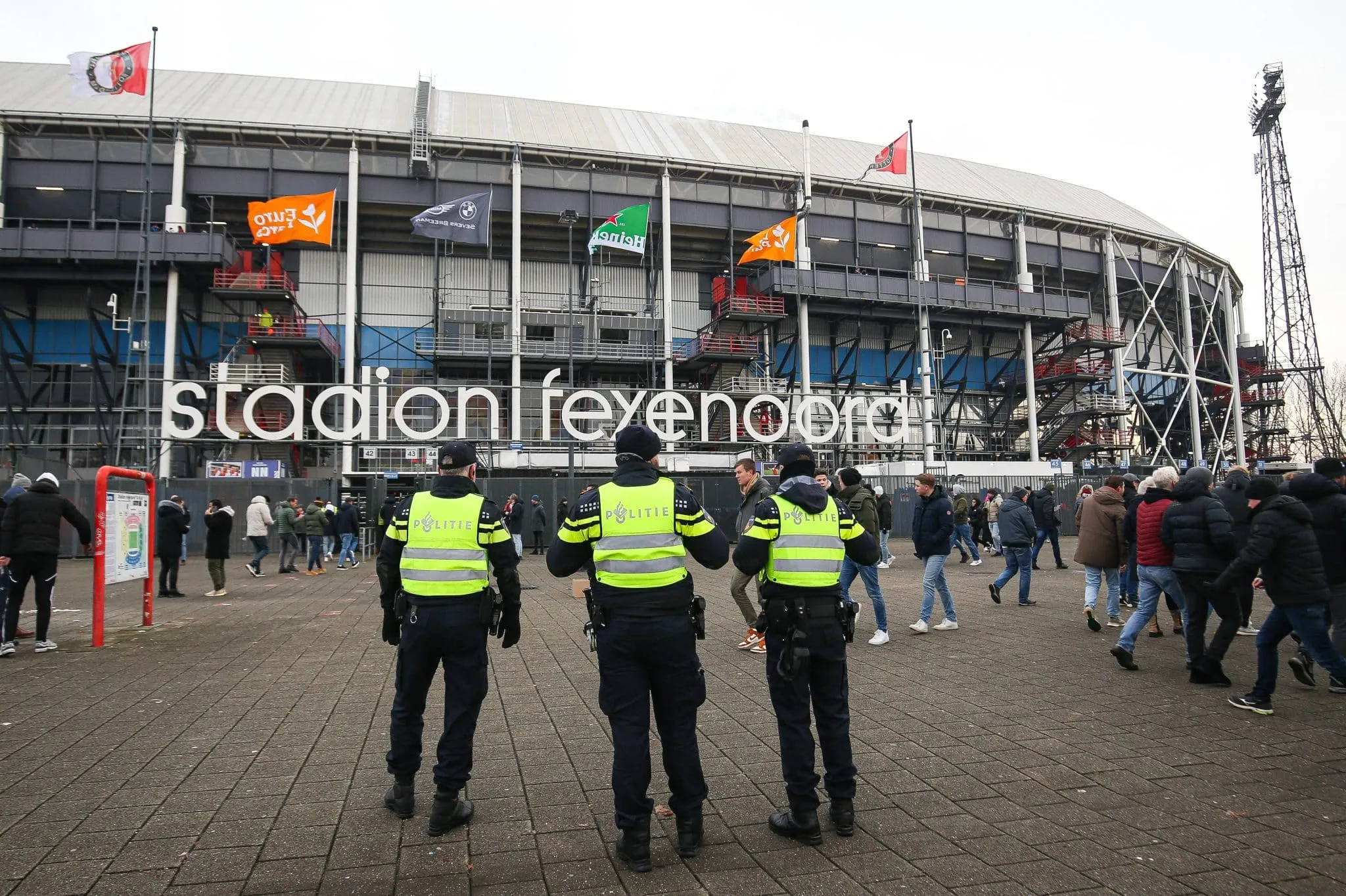 Cl&aacute;ssico Feyenoord x Ajax &eacute; suspenso por causa da pol&iacute;cia holandesa; entenda