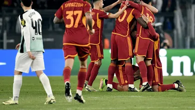 Roma humilha Brighton, e coloca um p&eacute; e meio nas quartas da Liga Europa: &eacute; o efeito De Rossi