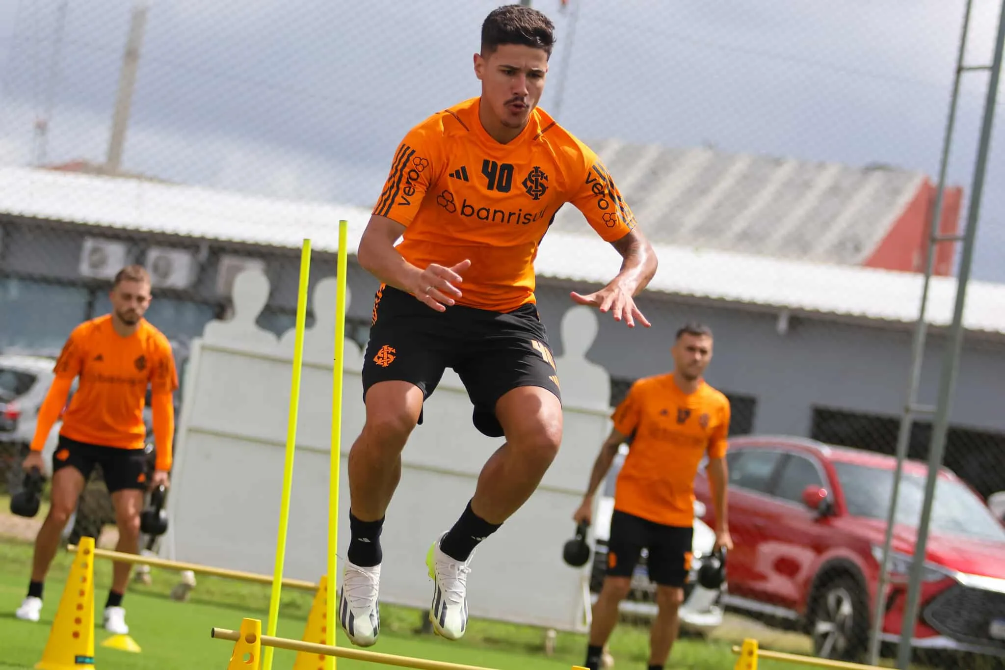 R&ocirc;mulo assina contrato de quatro anos com o Internacional e pode come&ccedil;ar a temporada como titular