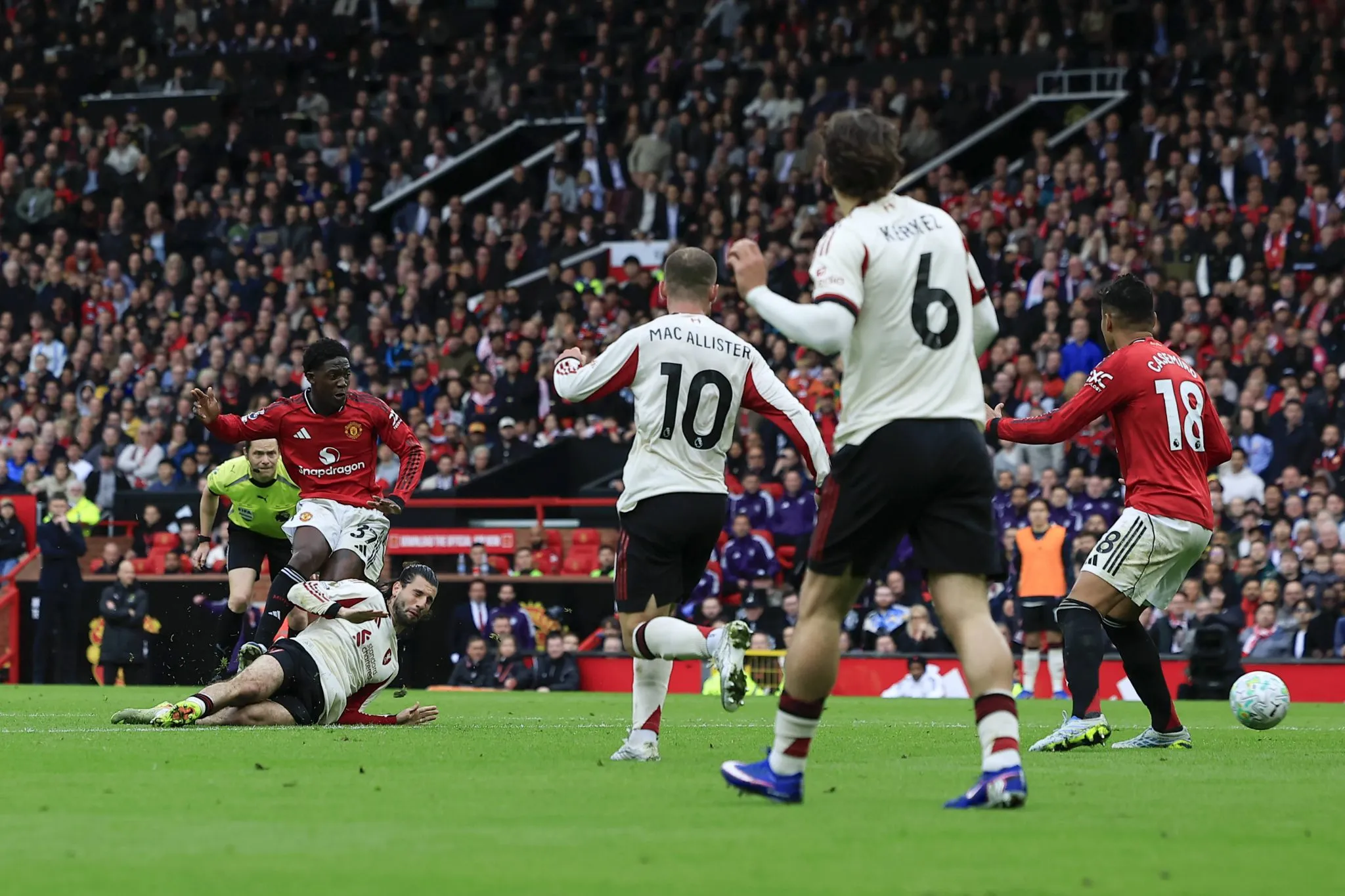 Mainoo marcou gol da vit&oacute;ria do United sobre o Liverpool