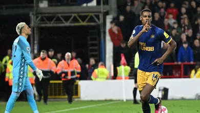 Come&ccedil;ando a explodir, Isak garantiu uma vit&oacute;ria suada e apertada para o Newcastle no City Ground