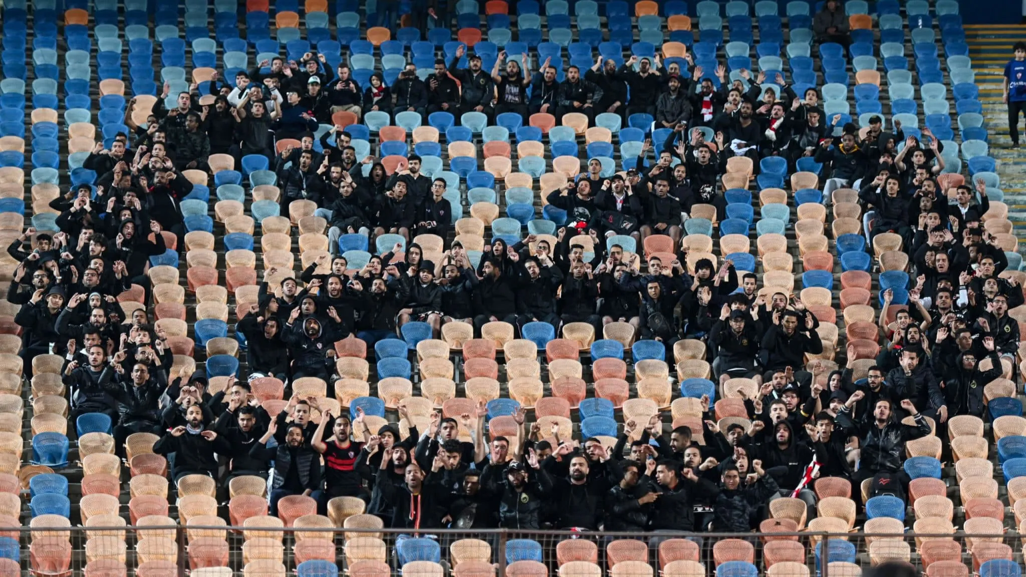 Torcedores do Zamalek fizeram protesto bem-humorado com emoji irritado, mas presidente n&atilde;o achou gra&ccedil;a