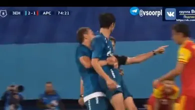 Azmoun enrolou para ser substitu&iacute;do, e Dzyuba decidiu lhe dar uma m&atilde;ozinha