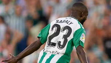 Sabaly mandou uma sapatada, Joaqu&iacute;n voltou com assist&ecirc;ncia e o Betis praticamente se confirmou na Liga Europa