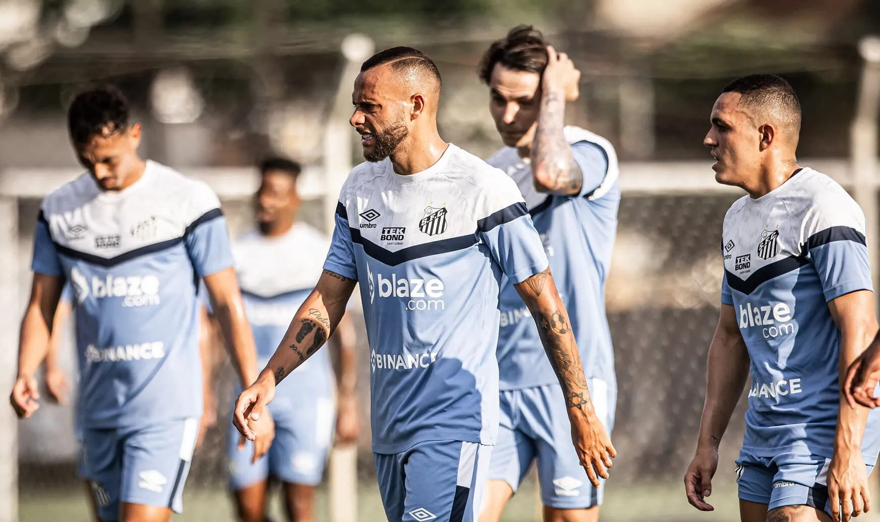 Ap&oacute;s pacot&atilde;o de refor&ccedil;os, Santos se v&ecirc; a uma pe&ccedil;a de fechar o elenco para iniciar a temporada