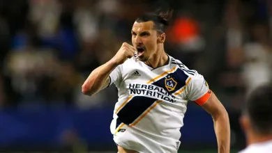 MLS teve domingo com cavadinha de Ibrahimovic pelo LA Galaxy e gol quase ol&iacute;mpico de Rooney pelo DC United