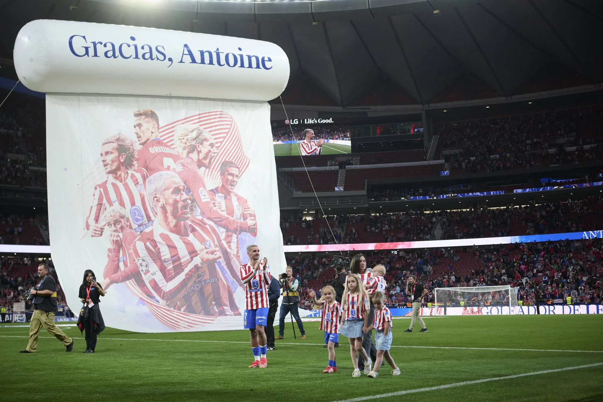 Griezmann em sua despedida do Atl&eacute;tico de Madrid 